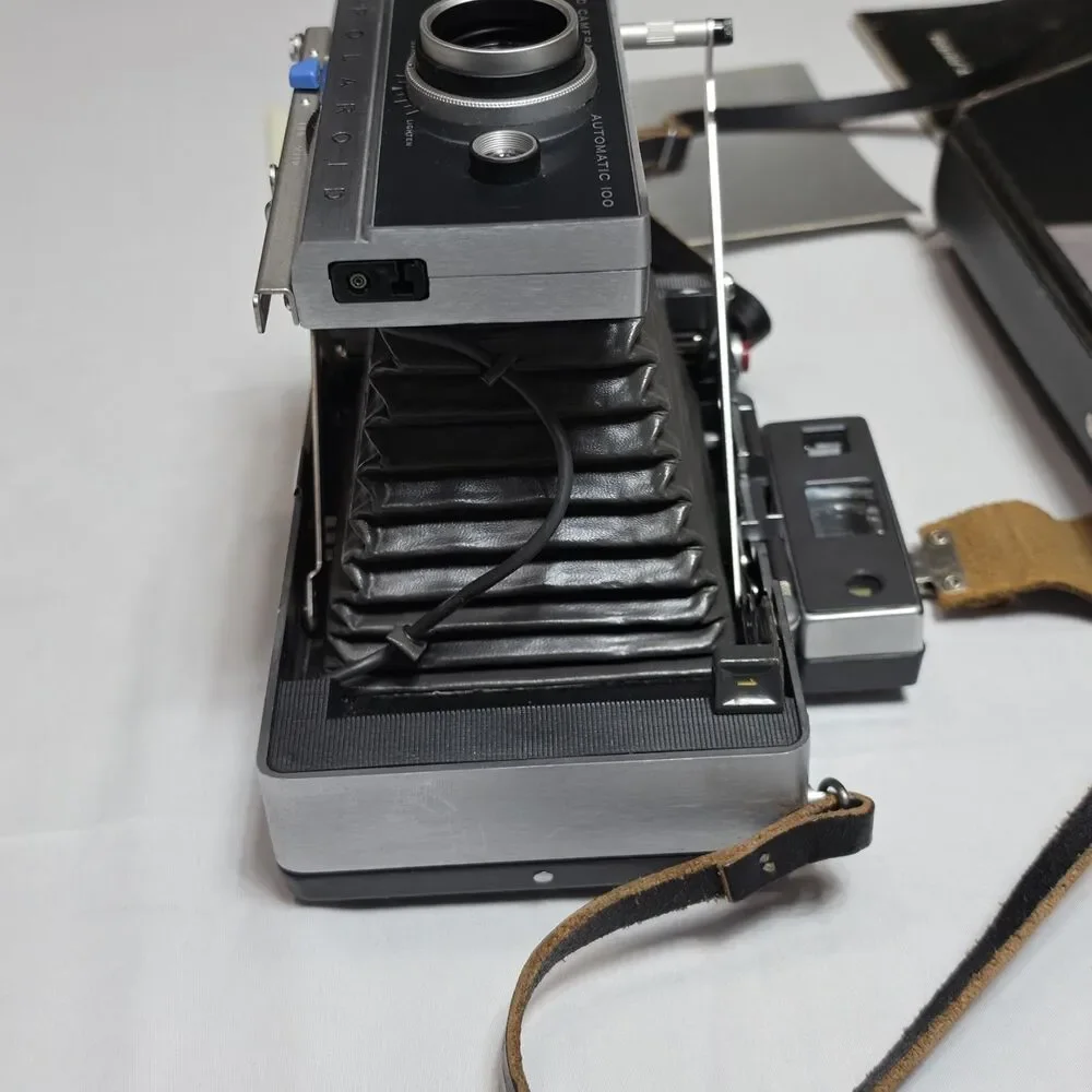 VTG Polaroid Land Camera 100 w/Case Flash Manual Photography Collectible Vintage